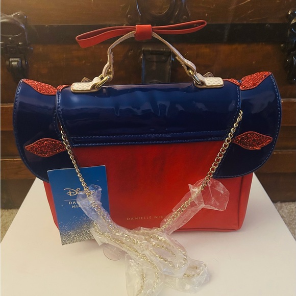Danielle Nicole- Disney Snow White Bag - NWT - Picture 3 of 7